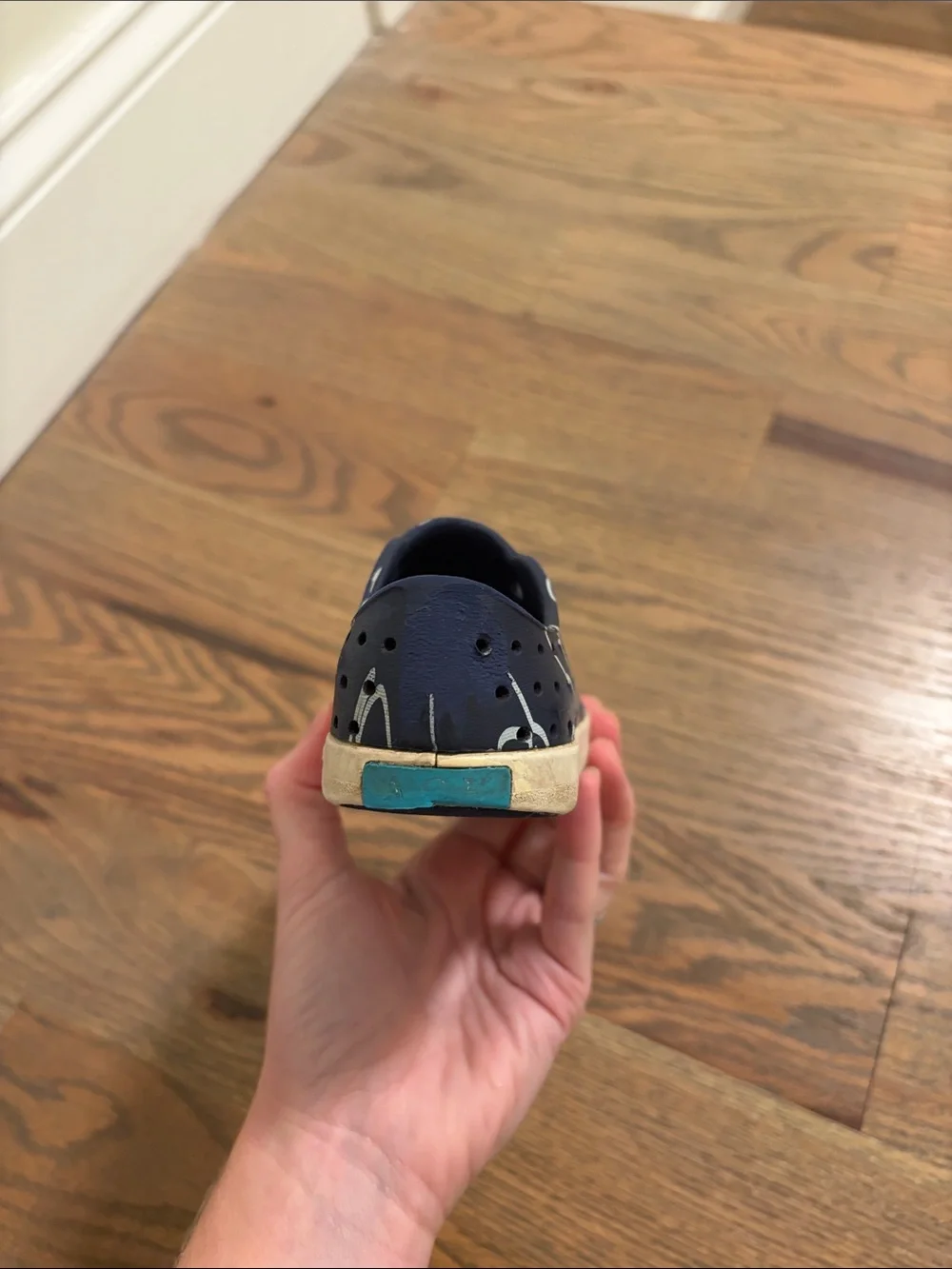 Native whale shoes toddler size 8 play condition